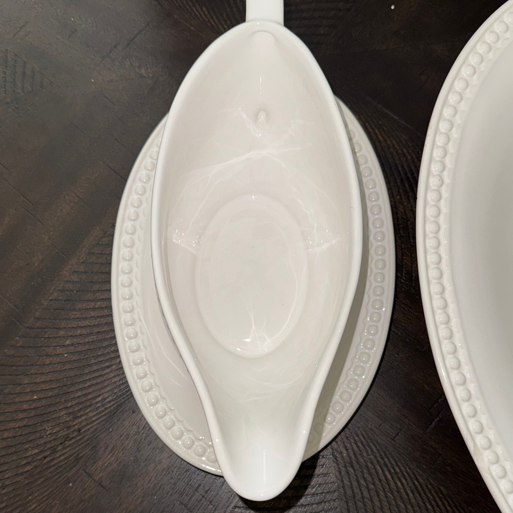 Pizzato handmade in italy White Serveware Set with Gravy Boat and Oval Platter - Picture 2 of 8